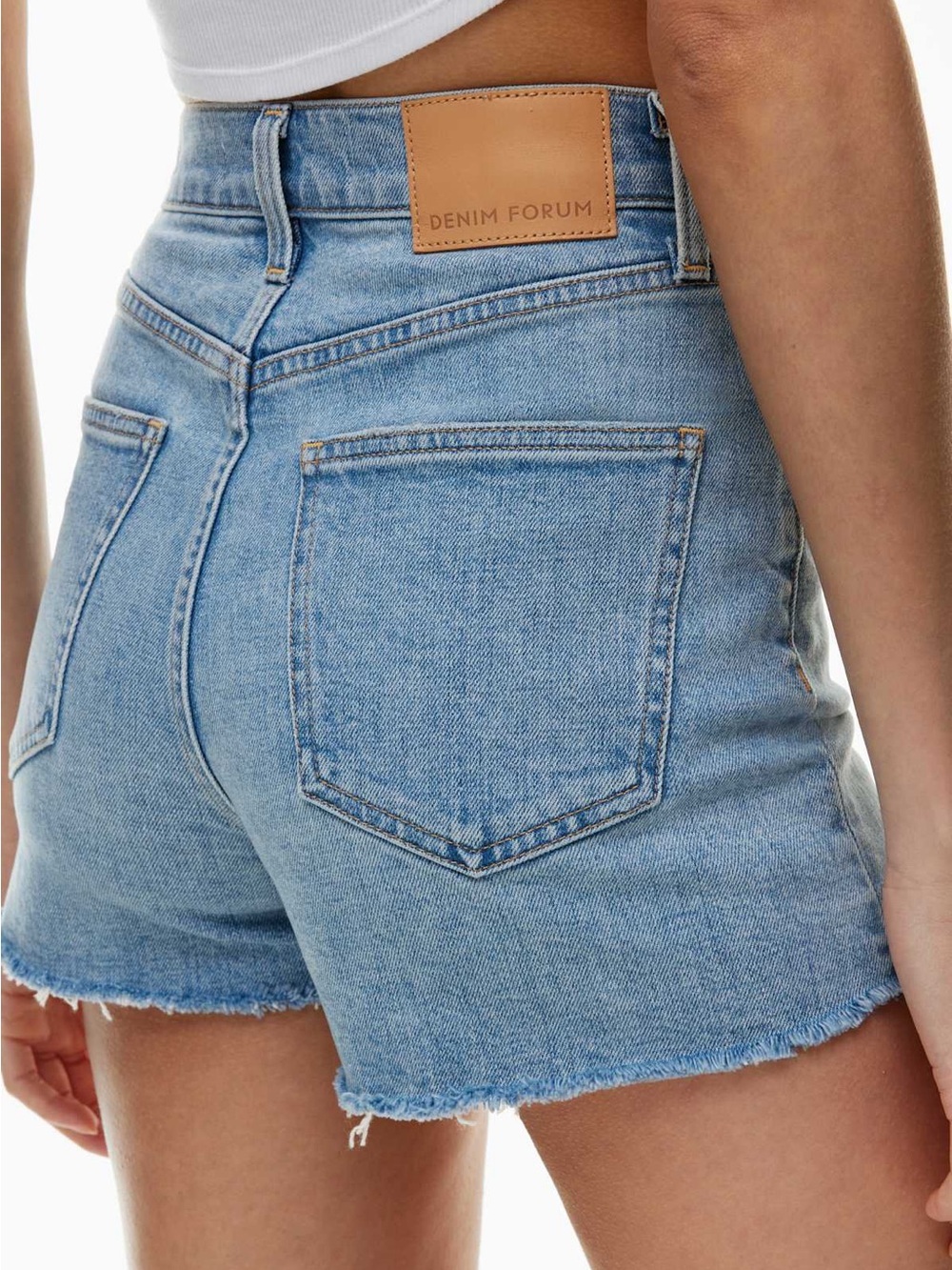 Aritzia Denim Forum 50s Arlo Hi-Rise Short - 26 - Picture 3 of 8